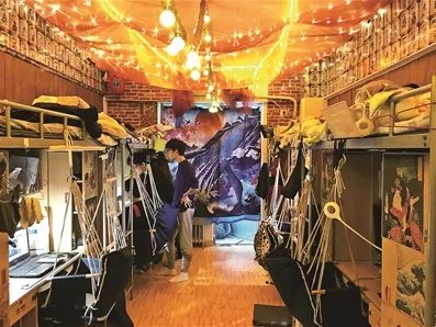 网红“最魔幻宿舍”遭遇整改，魔幻风格来源什么
