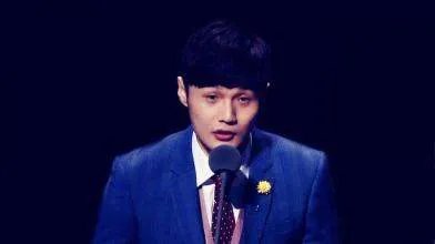 王小利祝李荣浩永葆青春，这是什么梗？