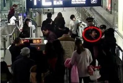 女子掌掴女安检员是怎么回事？