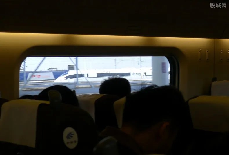 高铁设座卖高价茶 乘客需花高价喝茶才能入座