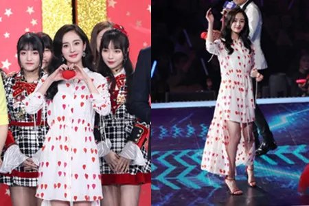 杨幂曝爱泡脚养生 跨年扔西红柿超级美丽