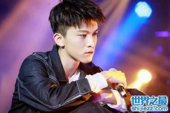 陈小春儿子正面照曝光,可爱帅气的Jasper吸粉无数