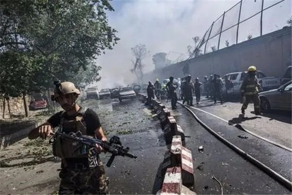 巴黎发生袭警事件，行凶者到底是因为什么原因？