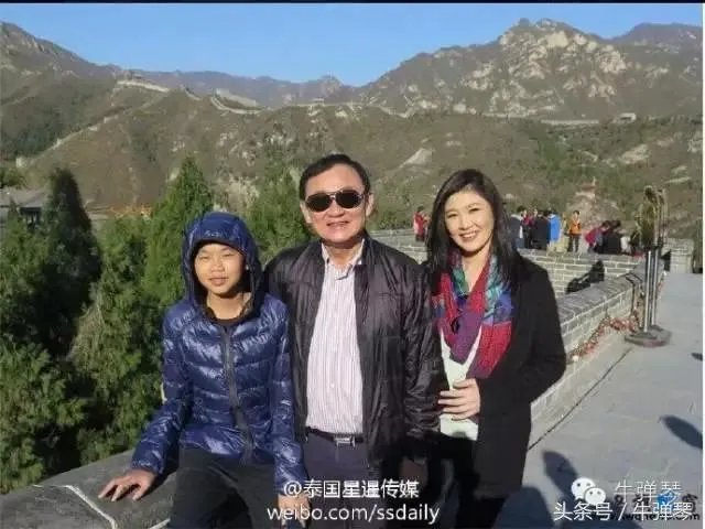 英拉现身英国商场