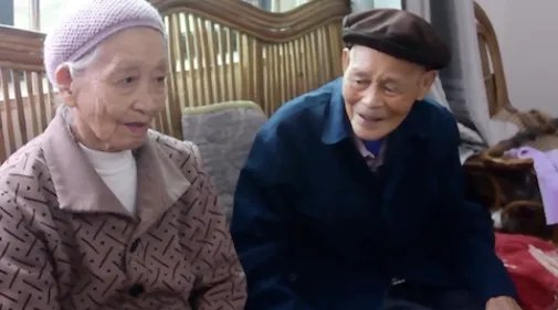 92岁老兵迟来76年的婚纱照,背后有何暖心故事?