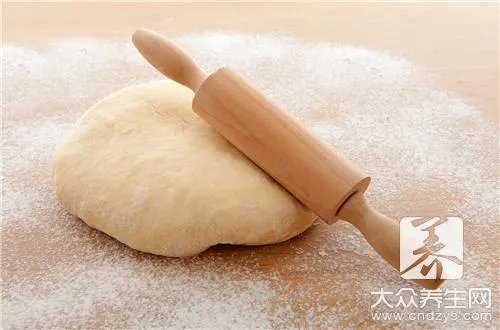 发面用小苏打还是酵母?