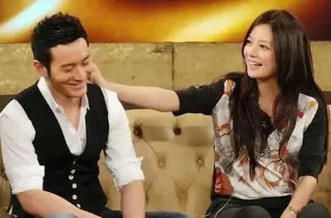 赵薇深夜与异性喝酒引婚变猜测，此男子究竟是什么身份？