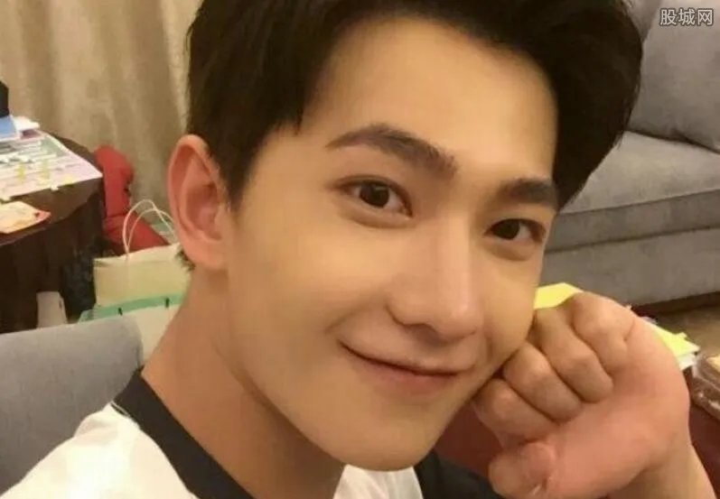 杨洋漂亮妈妈首次曝光 杨洋的高颜值原来是这样来的