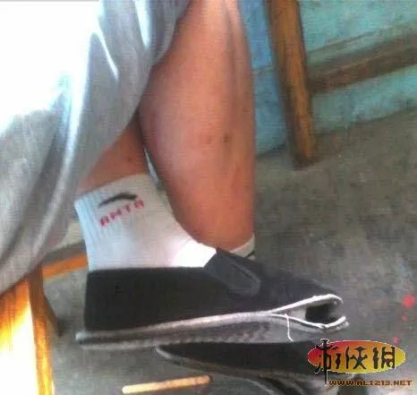 7寸高跟鞋踩别人啥感角?瞬间热辣雷人囧图