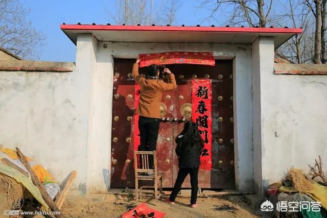 除夕几点贴春联好?
