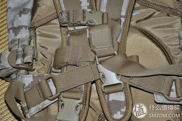 我去年买了个登山包,超耐磨——晒 Camelbak 驼峰 H.A.W.G. 500 登山包