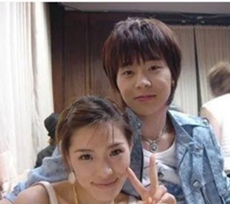 朴有天朴嘉熙姐弟恋曝光  罕见情侣照面容青涩似母子