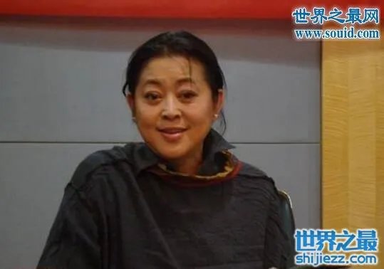 倪萍变老认不出，58岁却如古稀白发老太(旧照对比) 