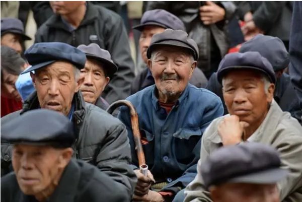 韩国首次出现全年人口负增长，如何来刺激人口的增长？
