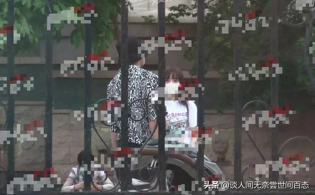 贾乃亮李小璐关系破冰?两人一起陪甜馨玩耍,离婚后首次同框,你怎么评价?