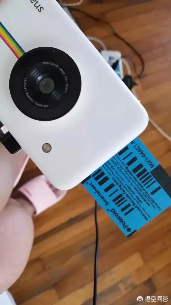 一拍照就有照片出来的相机叫什么？