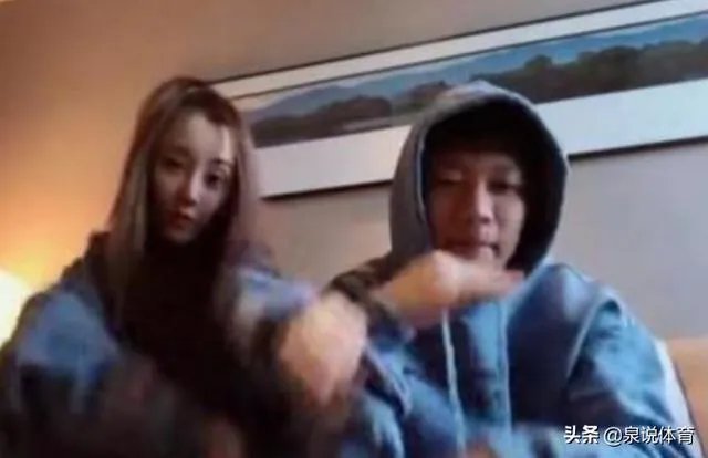 贾乃亮李小璐关系破冰?两人一起陪甜馨玩耍,离婚后首次同框,你怎么评价?