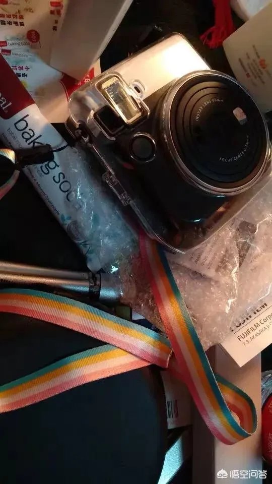 一拍照就有照片出来的相机叫什么？