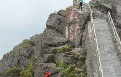 登山拍照遭雷击身负重伤 妻子对丈夫的“遗言”是什么