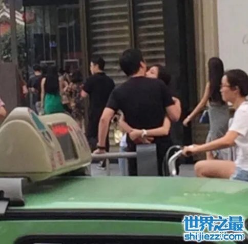 王思聪豆得儿舔龙根，王思聪现身豆得儿直播间 