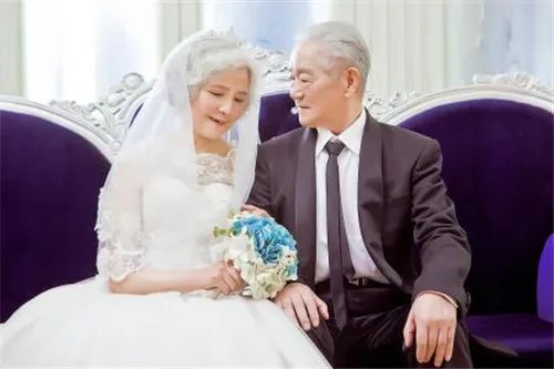 钻石婚送什么礼物好  六十年钻石婚礼物推荐