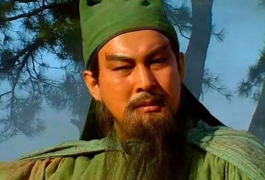 三英战吕布时，张飞第一个冲上去是因为哪三个原因？