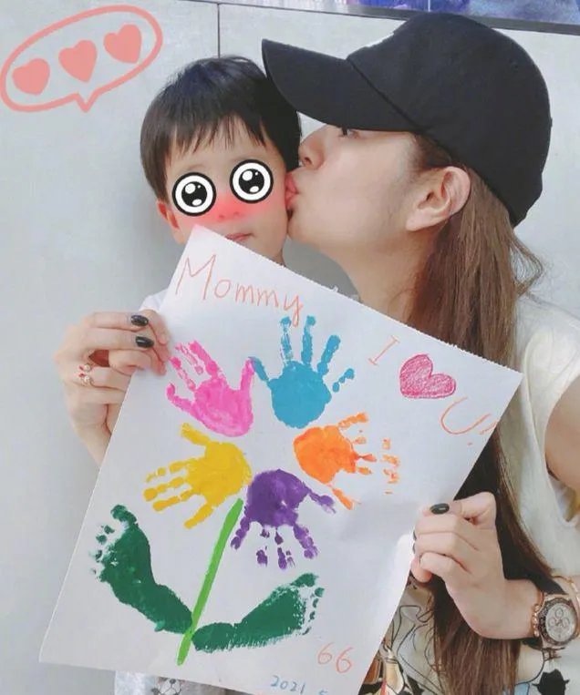 安以轩晒儿子做的母亲节礼物，你会如何感谢母亲？