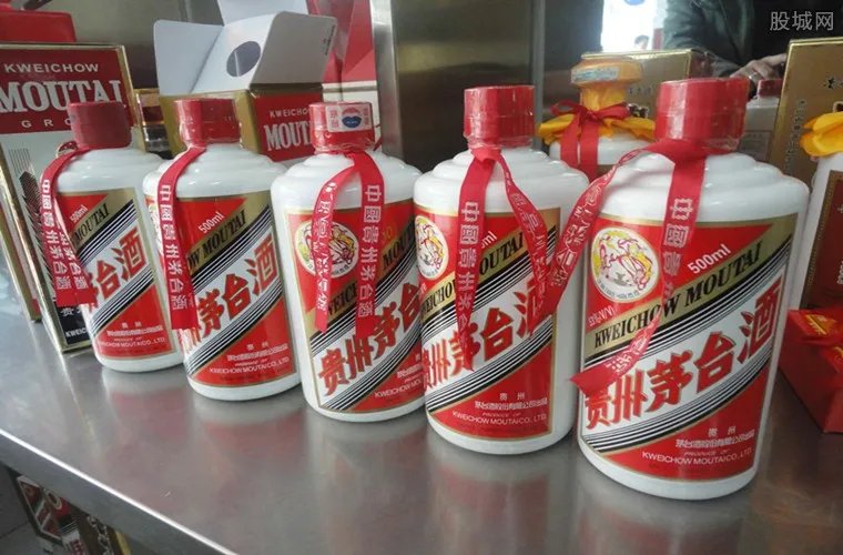 贵州茅台跌破700 贵州茅台酒价格表