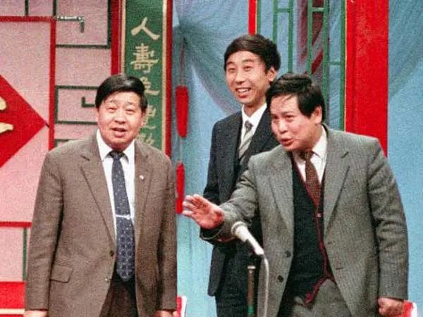 冯巩是谁的徒弟 冯巩和冯小刚是什么关系