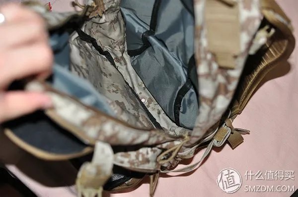 我去年买了个登山包,超耐磨——晒 Camelbak 驼峰 H.A.W.G. 500 登山包