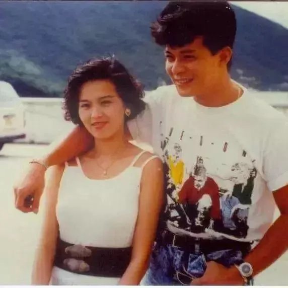 黄日华写给妻子的告别信爆火,他和妻子故事多感人?