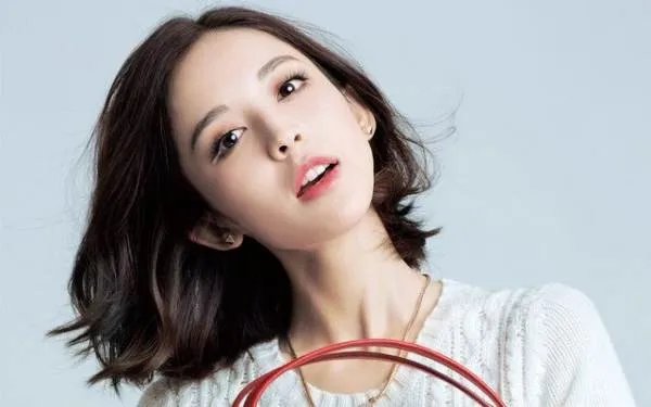 古力娜扎取关张翰之前，张翰已取关古力娜扎，你认为她现在才取关张翰是什么原因？