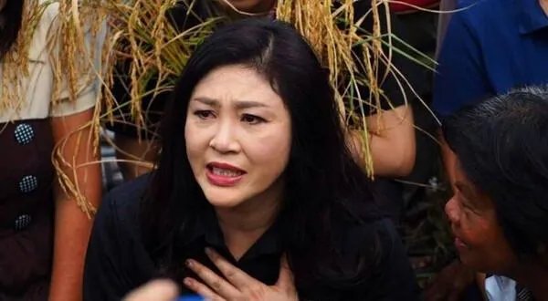 英拉现身英国商场