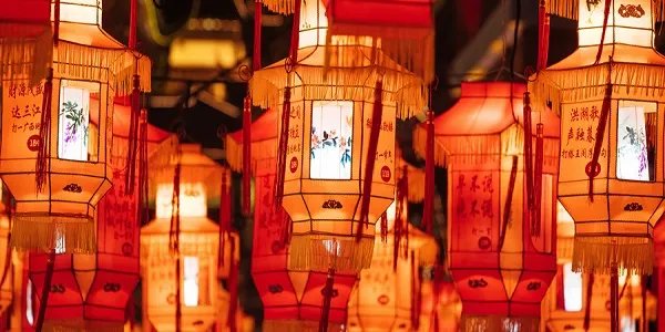 秀山花灯是在什么期间表演 秀山花灯的表演时间