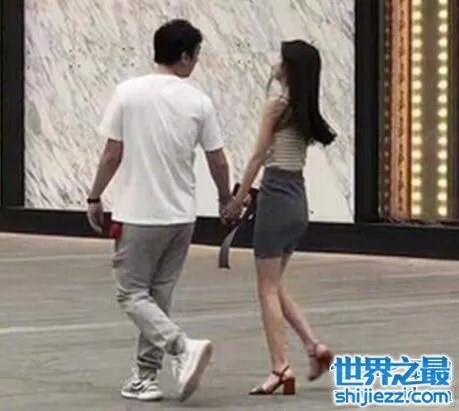 王思聪豆得儿舔龙根，王思聪现身豆得儿直播间 