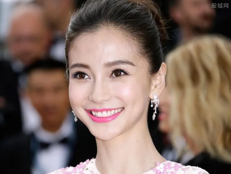 baby孕肚正面照曝光 正面回应代孕传闻