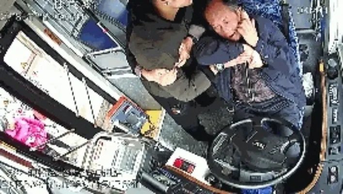 连捶司机18拳:真相背后让人气愤且惊出一身冷汗