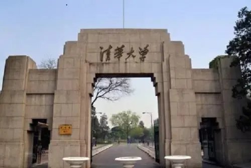 上海一女生因病休学一年后考上清华,你如何看待此事?
