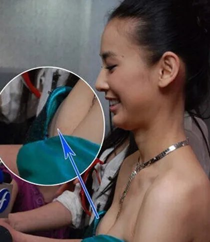 黄圣依的胸贴底裤全露 走光露底成家常便饭
