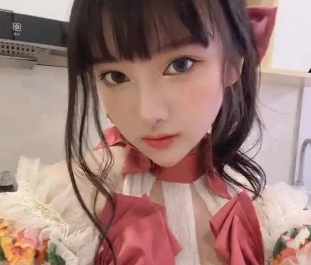 广州漫展小尤奈jk事件始末：广州漫展小尤奈资料照片