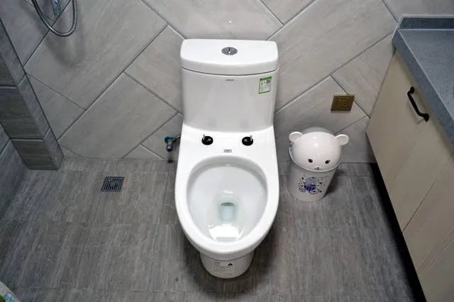 马桶移位器如何安装