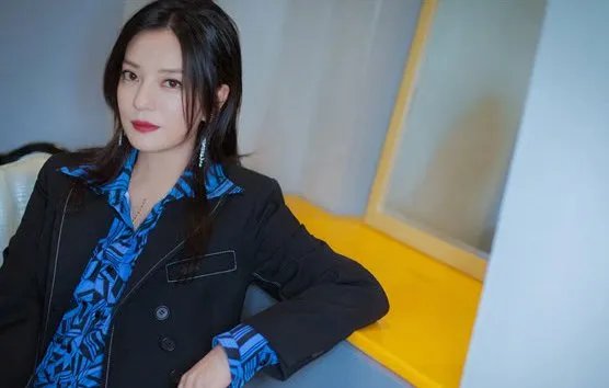 赵薇最近正式宣布国籍，为何知道原因后粉丝沉默了？