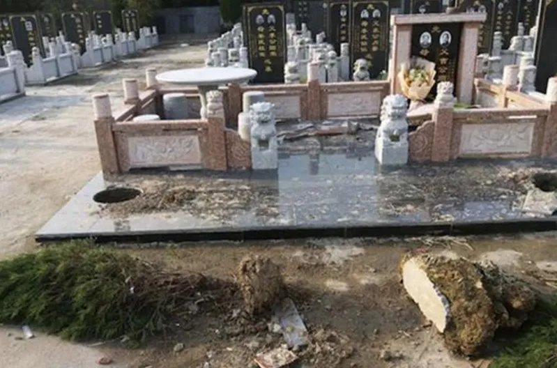 女子母亲墓地两次被毁是什么情况?