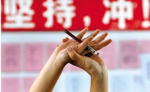高四考生为何被好友偷改志愿导致再落榜?