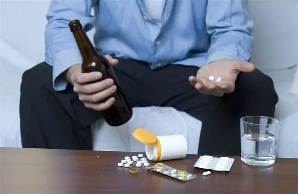 印度旁遮普邦假酒案已致98人死亡！喝了假酒会怎样？