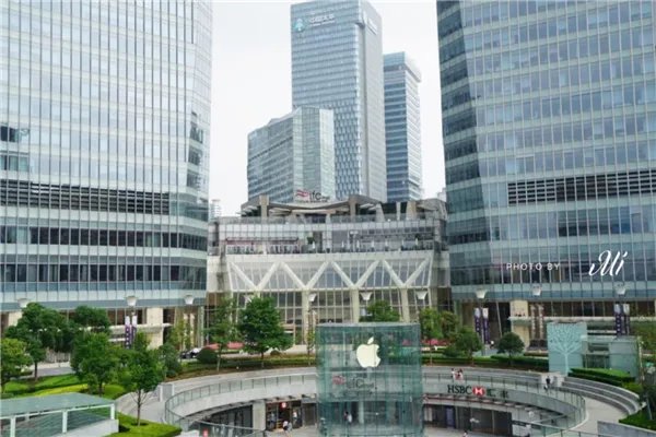 上海十大奢侈品购物圣地 中服免税上榜 恒隆广场登顶
