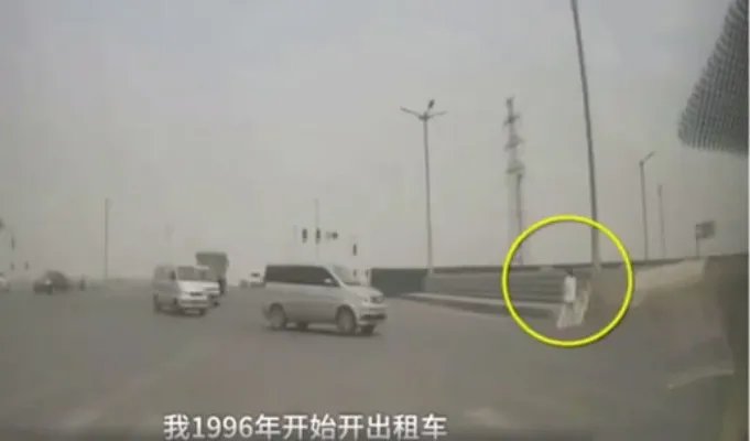 5元车费扔下70元什么情况:过程详情真相令人纷纷称赞