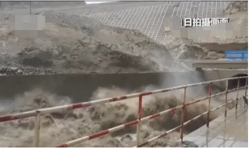昆仑山突发融雪性洪水相当于几个西湖的洪水?