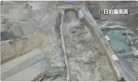 昆仑山突发融雪性洪水相当于几个西湖的洪水?