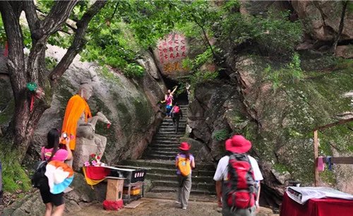 登山拍照遭雷击身负重伤 妻子对丈夫的“遗言”是什么